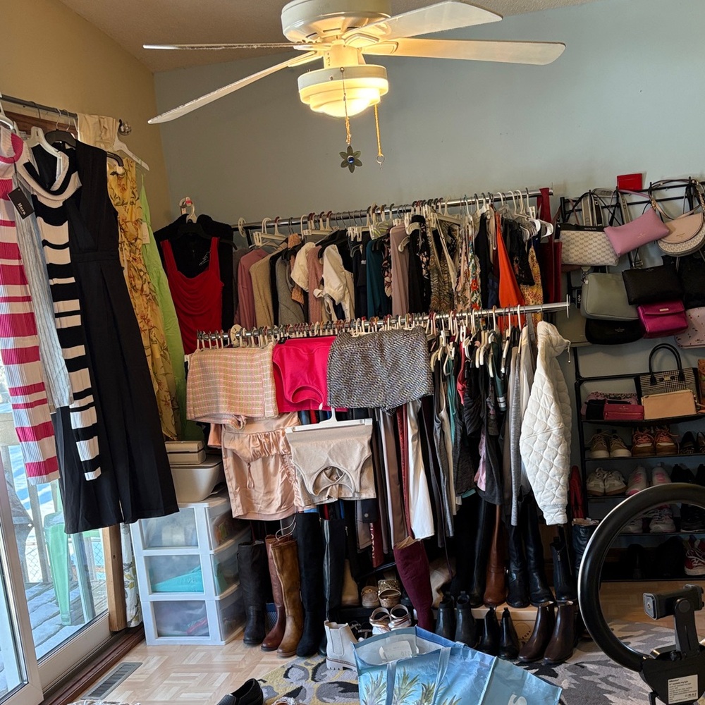 Come visit my closet 😁💕